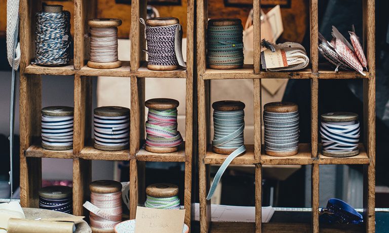 Gorgeous DIY Button Wall Art Made From Old Plates